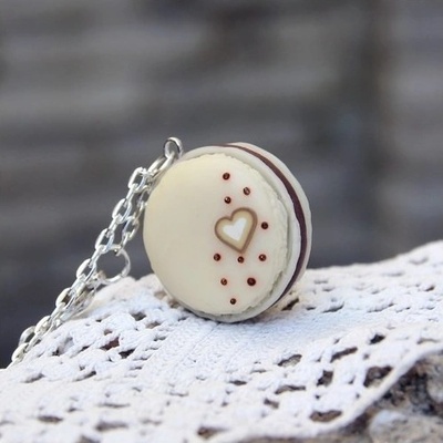 Prosperk Řetízek s přívěskem fimo makronka S2213