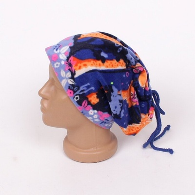 Цветна поларена шапка