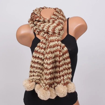 Плетен шал в бежово и кафяво с пухкави помпони
