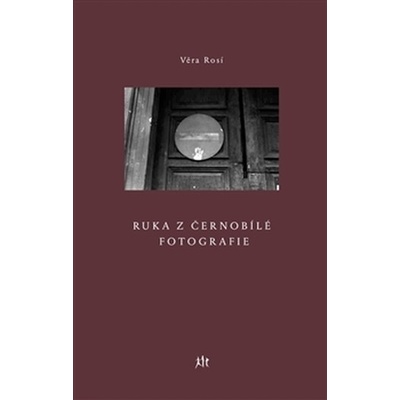 RUKA Z ČERNOBÍLÉ FOTOGRAFIE - Rosí Věra