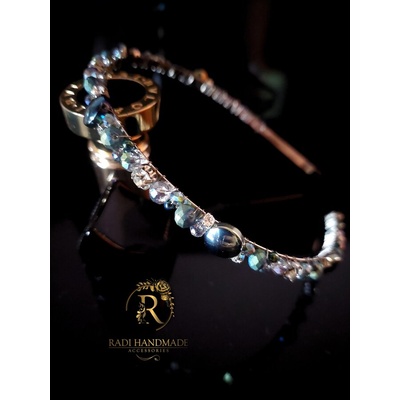 Radi handmade Елегантна диадема с кръгли зелени перли, кристали и камъни (874)