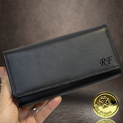 Černá kožená kasírka NAPPA Leather s monogramem robustní a elegantní volba monogram
