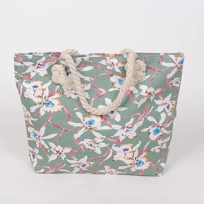 Пастелно зелена плажна чанта на цветя