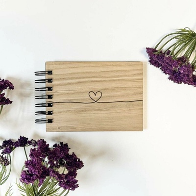 Dědova dílna Mini fotoalbum Srdce dubu A6 na šířku Počet a barva papírů: Bílé - 15 listů