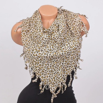 Image 1 of Триъгълен шал с леопардов десен в бежово