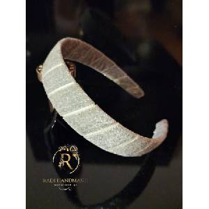 Radi handmade Елегантна диадема със сребристо кадифе (1032)
