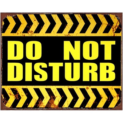 Černo-žlutá nástěnná kovová cedule Do Not Disturb - 25*1*20 cm - Clayre & Eef