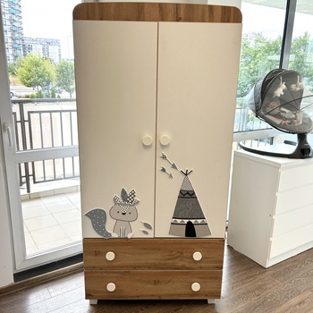 Дейзи Нова БЕБЕШКИ И ДЕТСКИ ГАРДЕРОБ ЛИВИО СИВ ИНДИАНЕЦ БЯЛ+ДЪБ ВОТАН