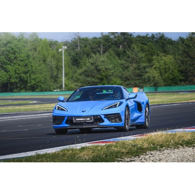 Jízda v Corvette C8 Convertible na velkém závodním okruhu Autodromu Most