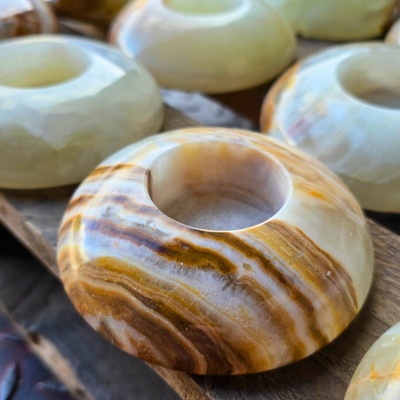 Mini svícen z přírodního kamene na čajovou svíčku