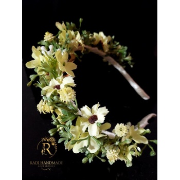Image 1 of Radi handmade Дизайнерска диадема със светло жълти маргаритки и малки цветя (648)