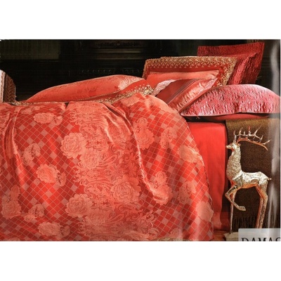 Спално бельо в червен цвят с красиви рози