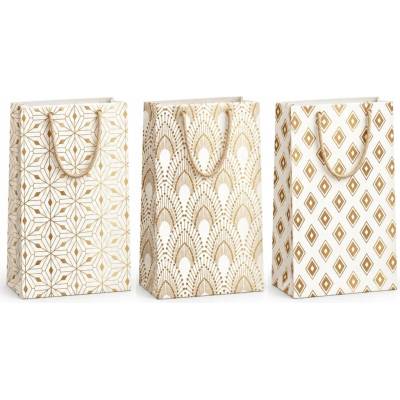 žiadna značka Darčeková papierová taška M 18 × 23 × 10 cm, zlaté geometrické vzory – MIX 162