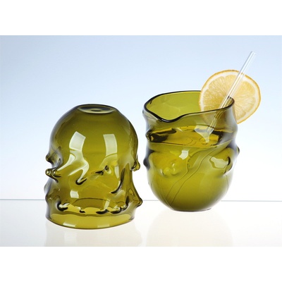 DT GLASS Cool sklenička z láhve od vína s abstraktně tvarovaným dekorem a oblým dnem antikově zelená v bílé krabičce 95 ± 5 mm 1 x 200 ml