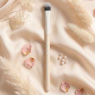 IsaDora Четка за сенки Isadora The Eyeshadow Brush (10000321)