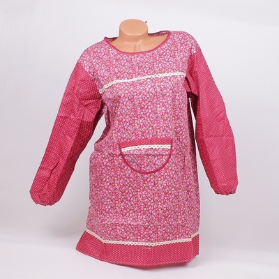 Готварска престилка в червено с точки и цветчета