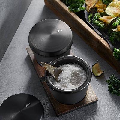 150 мл черен съд с капак за съхранение на сол или подправки gefu серия x-plosion (gefu34639)