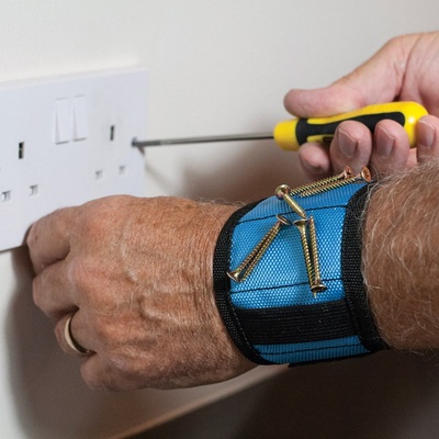 The Source Магнитна Гривна