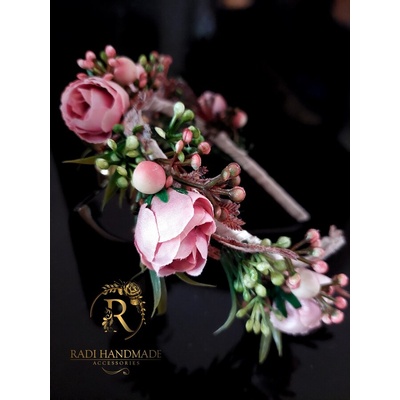 Radi handmade Дизайнерска диадема с розови перлени рози (636)