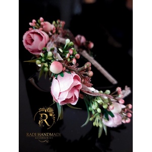 Radi handmade Дизайнерска диадема с розови перлени рози (636)