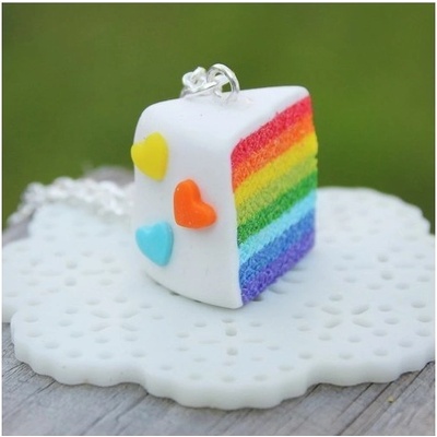 Prosperk Řetízek s přívěskem fimo - duhový dort se srdíčky S2568