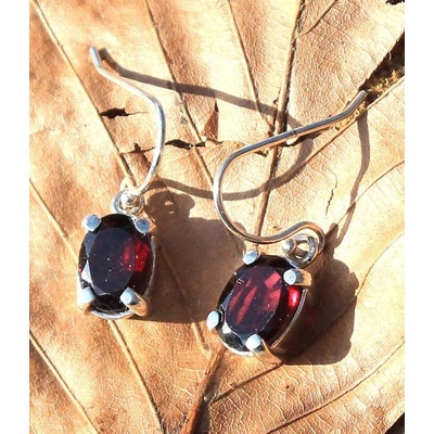 Drakkaria BROUŠENÝ GRANÁT stříbrné náušnice P4014