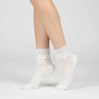 Бели дамски чорапи с дантела и перли