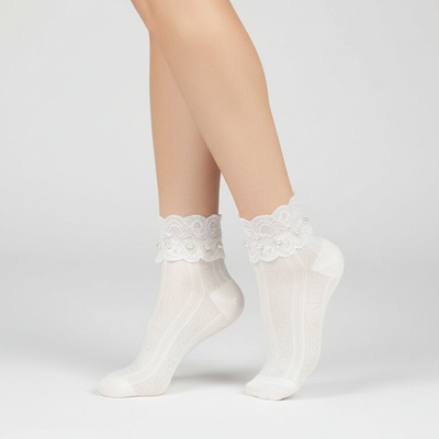 Бели дамски чорапи с дантела и перли