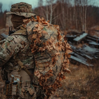 Kicking Mustang KMCS Maskovací poťah na batoh s 3D listami (střední) Dark Forest