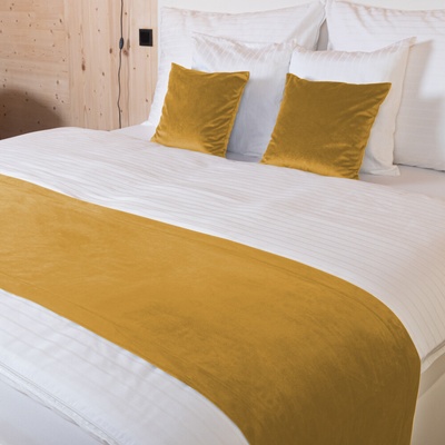 Biante Zamatový prehoz/behúň na posteľ Velvet Prémium SVP-047 Horčicový 60x300 cm