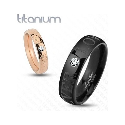 Šperky Eshop Černý prsten z titanu blýskavý čirý zirkonek nápis FOREVER LOVe P01.11