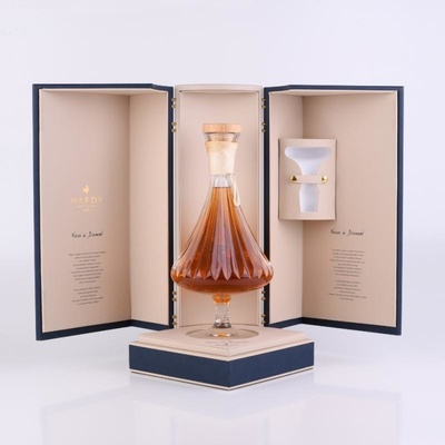 Hardy Noces de Diamant Crystal Decanter 40% 0,75 l (dárkové balení kazeta)