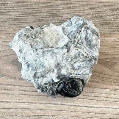Nefertitis Obsidián Apačská slza v matrixu USA 95 NF64914 - cca 2,4 cm, 394 g