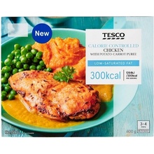 Tesco Pečená fileta z kuracích pŕs so zemiakovo-mrkvovým pyré, omáčkou a duseným hráškom 400 g