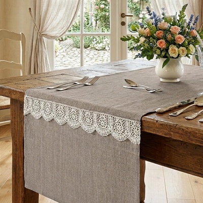 Eurofirany Jemný obrus ELINE sivý Polyester 40x140 cm