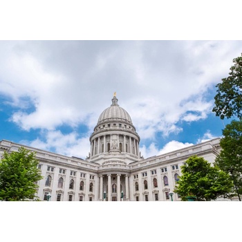 DIMEX ART s. r. o Флизелинов фототапет капитолий на щата уисконсин 375 x 250 см