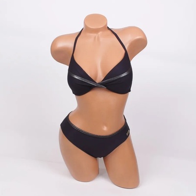 Стилен черен бански с лъскави ленти - чашка c