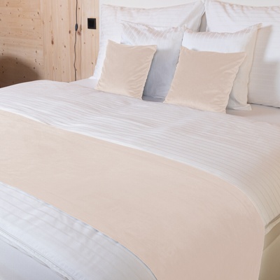 Biante přehoz na postel Zamatový Velvet Prémium SVP-020 Béžový 50 x 180 cm