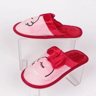 Плюшени пантофи в розово и бордо с животинче