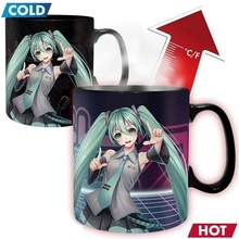 Hrnek s měnícím se motivem Abysse Corp Hatsune Miku 460 ml