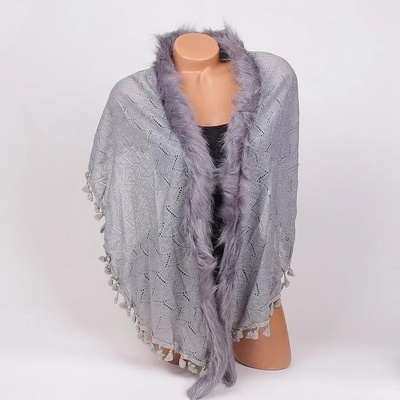Дантелен шал в сиво с пухче и пискюли
