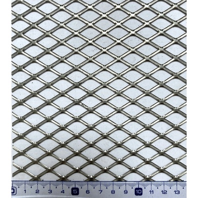 Tahokov oko 22 x 13,6 x 2 mm, oko kosočtvercové válcované, tl. 2 mm, ocel formát šířka 1500x výška 2200 mm
