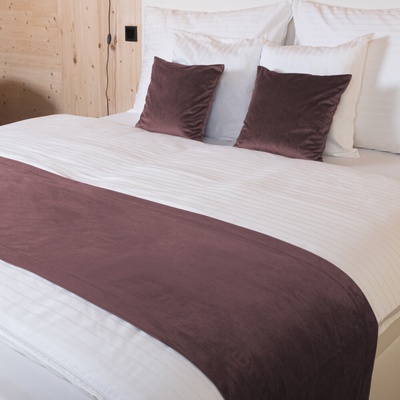 Biante přehoz na postel Zamatový Velvet Prémium SVP-019 Hnedofialový 50 x 140 cm