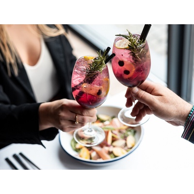 Romantické aperitivo s koktejlem v restauraci Zlatý Kohout