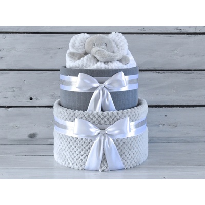 dortNEdort Dvoupatrový plenkový dort XV. s bambusovou osuškou a ušatým sloníkem Miminko se narodilo a jsou mu 3 měsíce dortuNEdortu nebo vzor deky: Šedá deka, bílá mašle pro holčičku