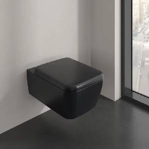 Villeroy & Boch Комплект окачена тоалетна чиния Villeroy&Boch Skyla Combi-Pack TwistFlush Rimless със седалка softclose, черно Pure Black CeramicPlus (4682CLR7)