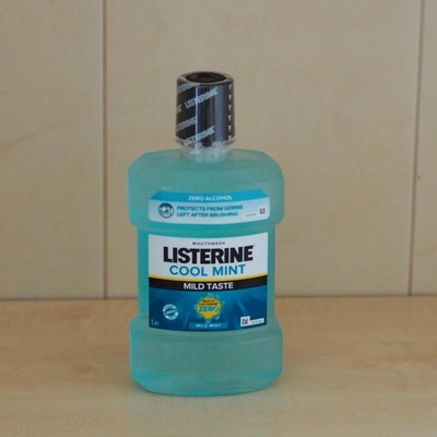 Listerine Cool Mint Mild Taste s esenciálními oleji bez alkoholu 1 l