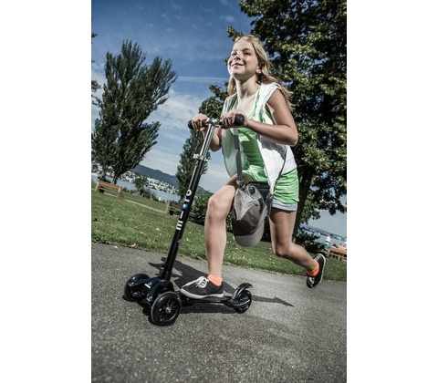 Micro Kickboard Compact čierna