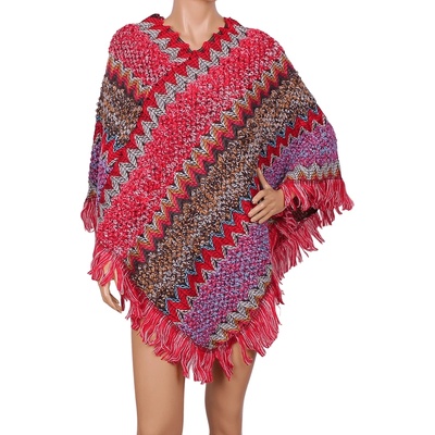 Плетено пончо в червено с цветни орнаменти и ресни