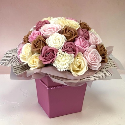 Veľký kvetinový box Sweet Romance Bouquet
